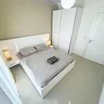 Azure Coast C27 دراس