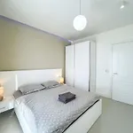 Azure Coast C27 *