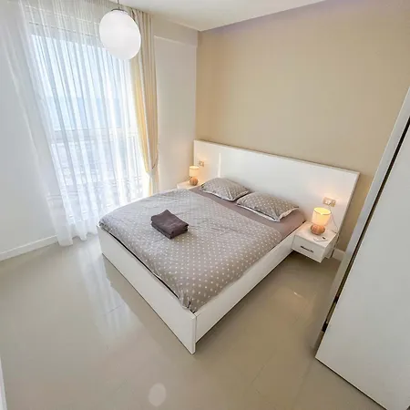 Azure Coast C27 Durrës